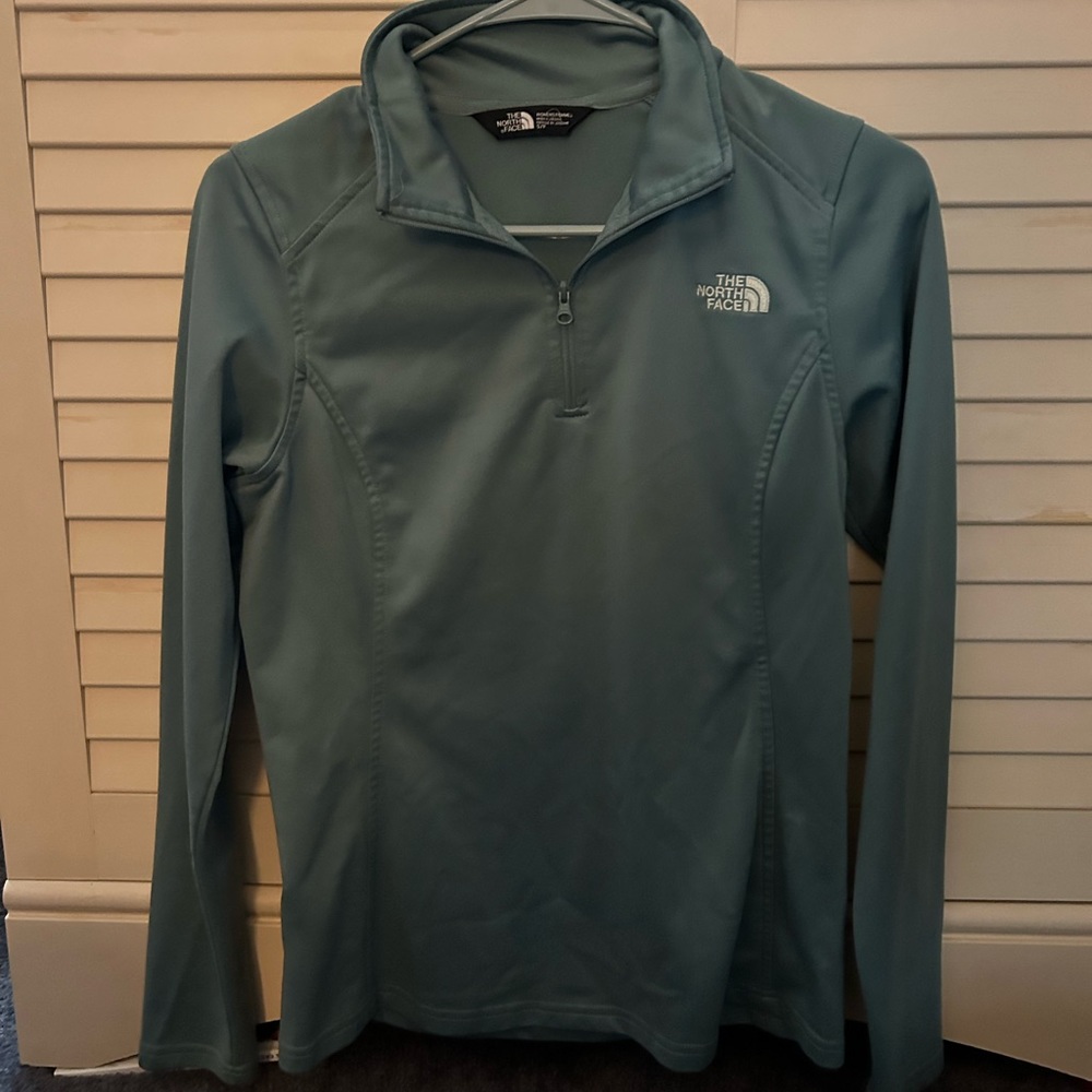 Womens North Face Pullover, size small. Lined in the inside. Light Heather blue.